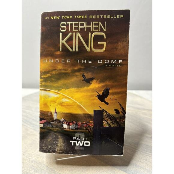 Other - Under the Dome : A Novel by Stephen King Paperback